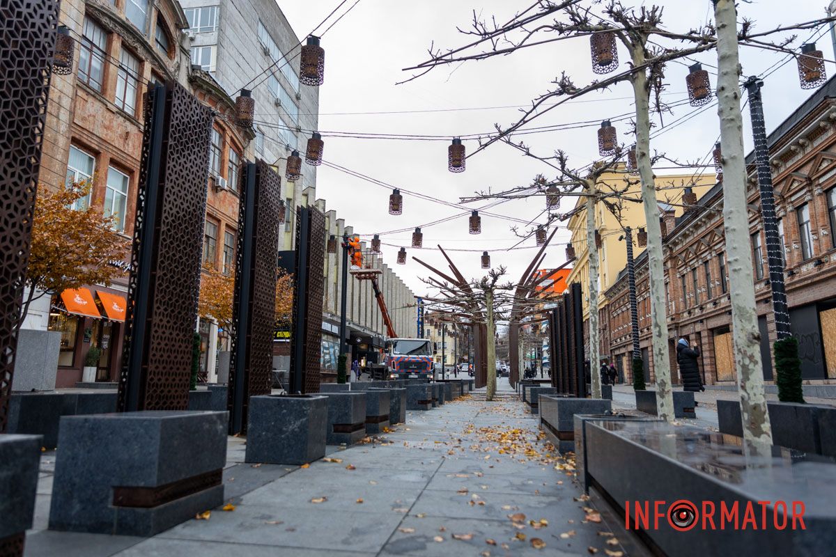 17 кілометрів святкових гірлянд: на вулиці Дніпра повертають новорічну ілюмінацію після трьох років війни 9