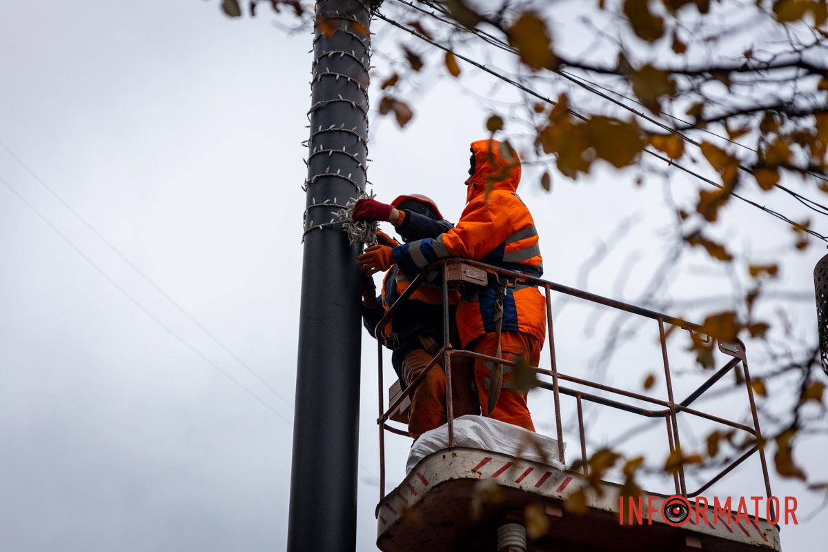 17 кілометрів святкових гірлянд: на вулиці Дніпра повертають новорічну ілюмінацію після трьох років війни 5