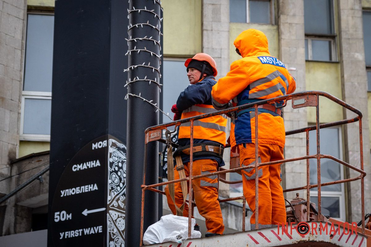 17 кілометрів святкових гірлянд: на вулиці Дніпра повертають новорічну ілюмінацію після трьох років війни 3