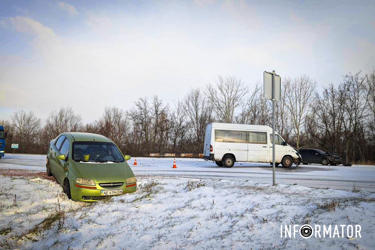 Проезд возможен только по одной полосе по каждому направлению