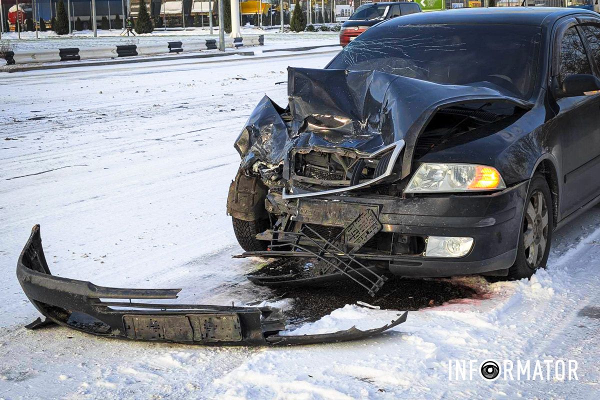 У ДТП потрапили вантажівка Mercedes-Benz, Skoda та Chevrolet