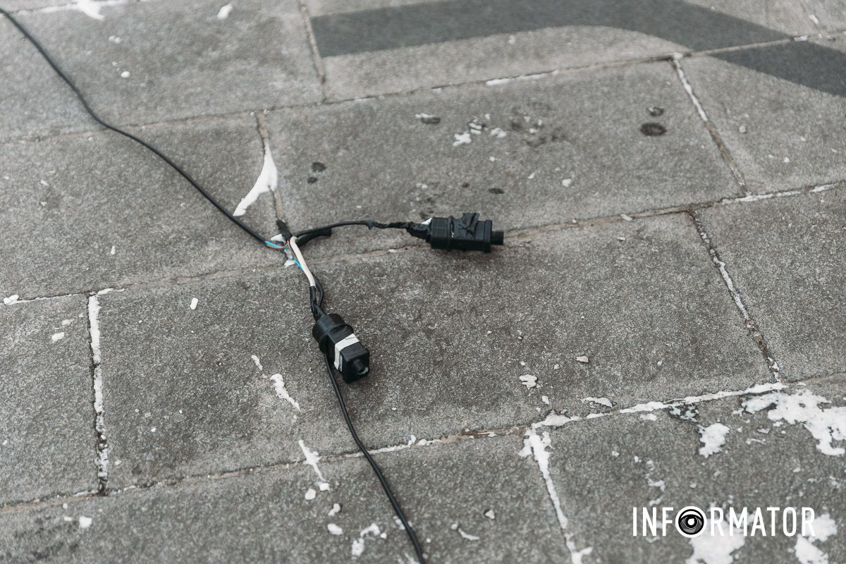 Тепер прикрашають дерева: у Дніпрі на вулиці Яворницького встановлюють новорічну ілюмінацію 11