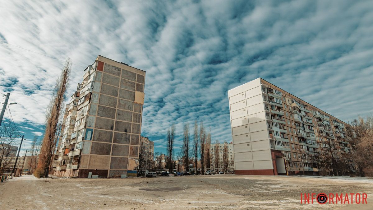 У Дніпрі на житловому масиві Перемога демонтували секції будинку, в який влучила ворожа ракета