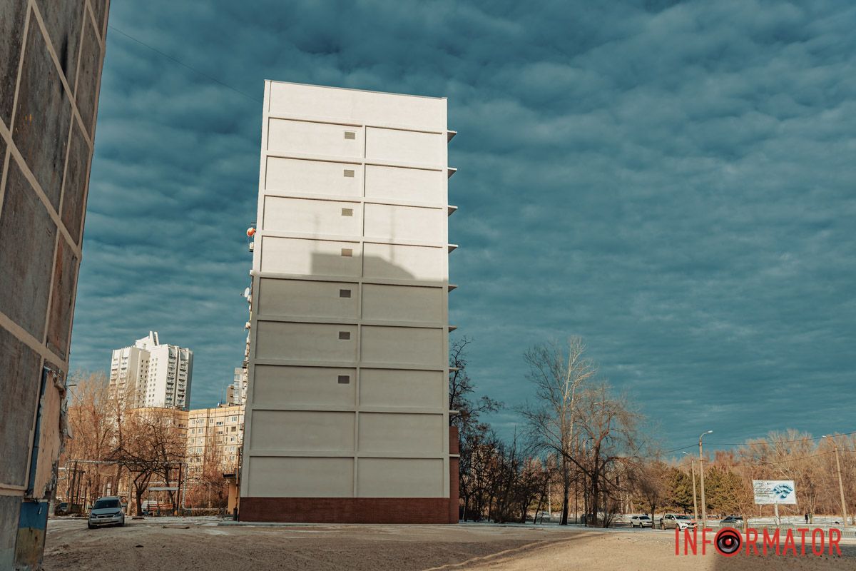 Здесь демонтировали разрушенные секции дома (два подъезда) Здесь демонтировали разрушенные секции дома (два подъезда)