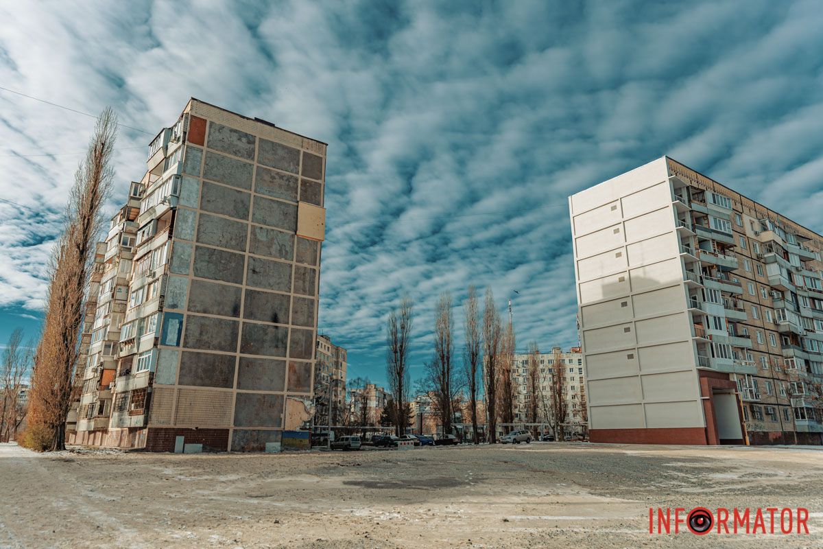 Кроме этого, отремонтировали фасадные части соседних подъездов Кроме этого, отремонтировали фасадные части соседних подъездов