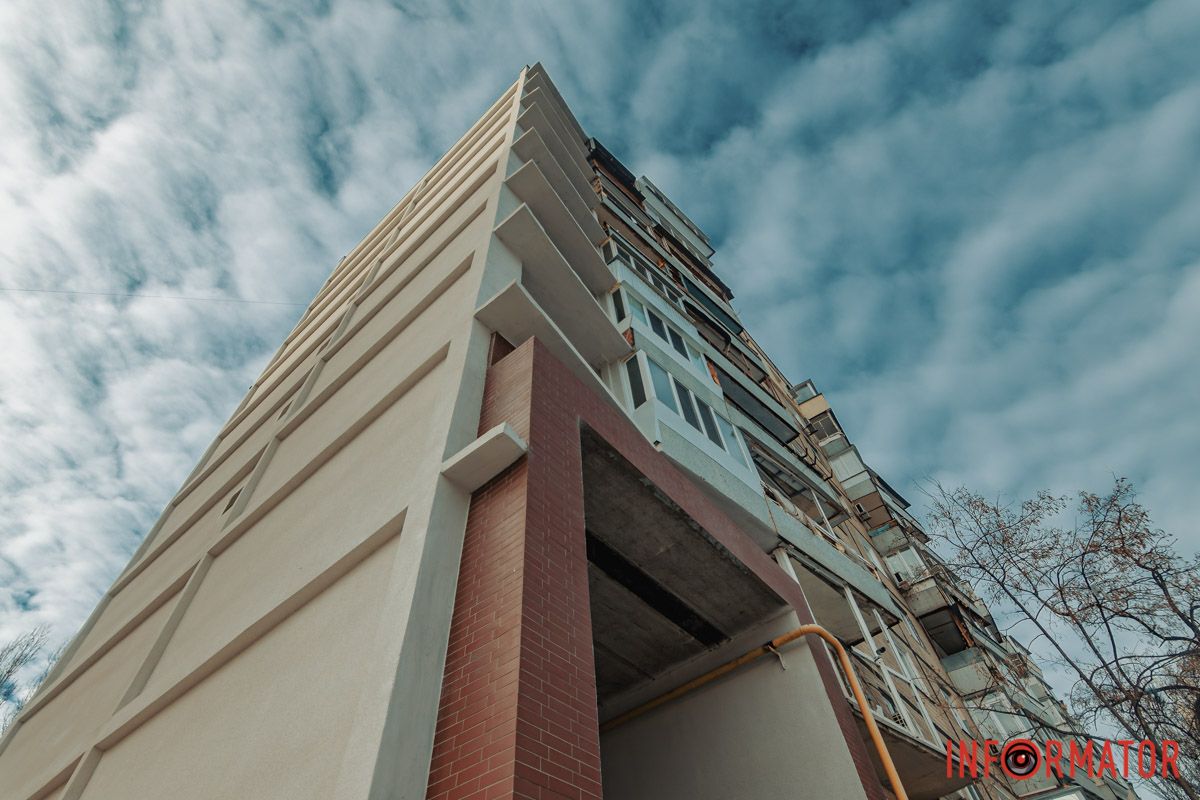 В одном из подъездов сделали межпанельные швы В одном из подъездов сделали межпанельные швы