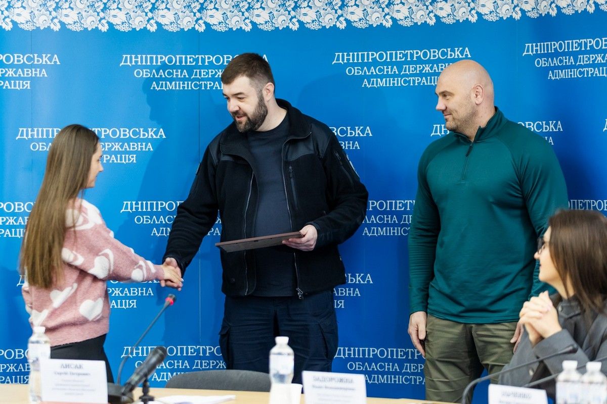 В області цьогоріч 560 родин ветеранів отримають можливість придбати власні оселі На Дніпропетровщині півсотні учасників бойових дій отримали грошові сертифікати на придбання житла 9