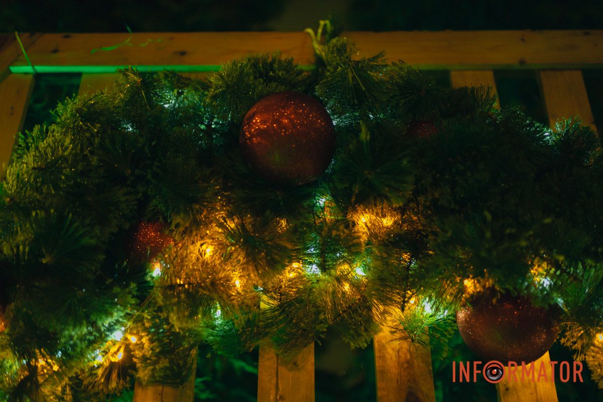 В Днепре в парке Шевченко царит рождественская атмосфера 15