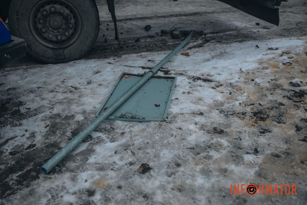 Смяло: в Днепре на проспекте Богдана Хмельницкого фура снесла овощной киоск 13