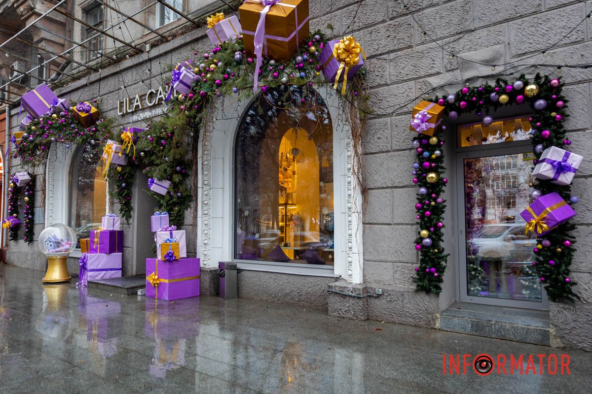 Проспект Дмитрия Яворницкого, 67 Мишки за рулем Volkswagen и грузовик с подарками: где в Днепре сделать праздничные фото 4