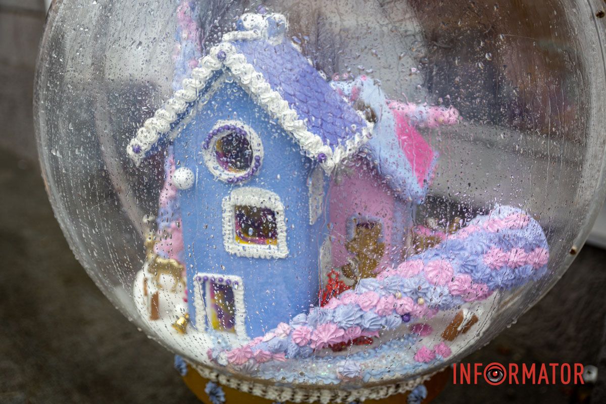 Каждая из них создает праздничное настроение и привлекает горожан и гостей Мишки за рулем Volkswagen и грузовик с подарками: где в Днепре сделать праздничные фото 3