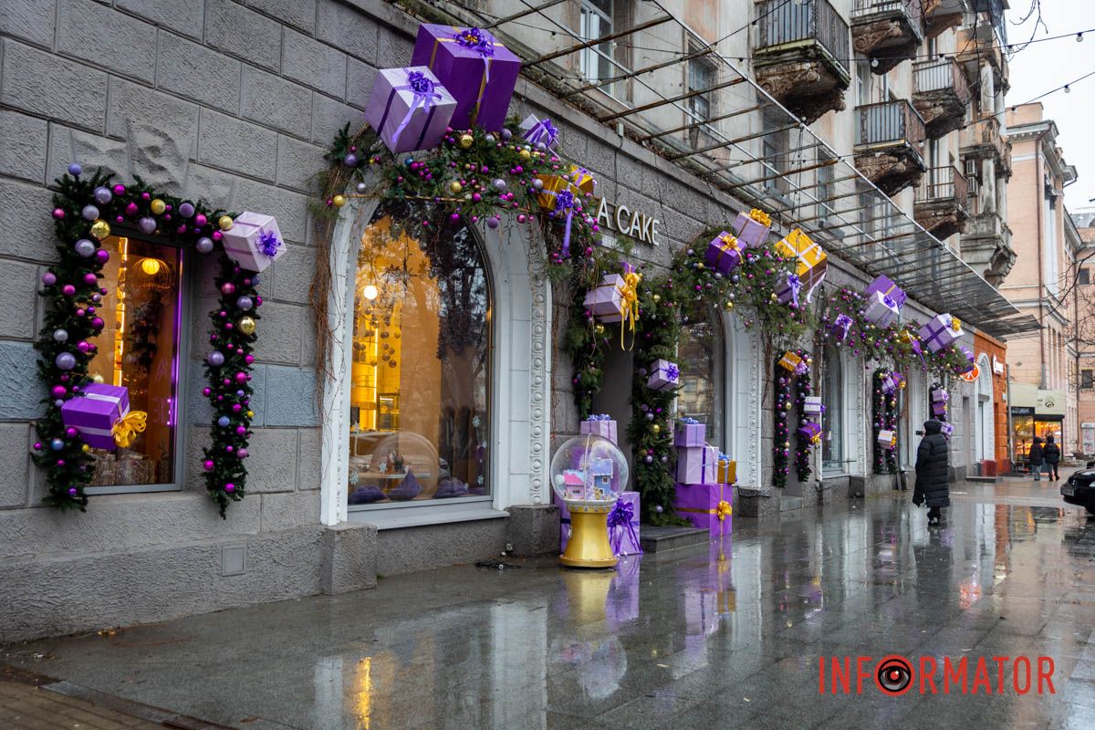 В Днепре активно готовятся к Новому году Мишки за рулем Volkswagen и грузовик с подарками: где в Днепре сделать праздничные фото 1