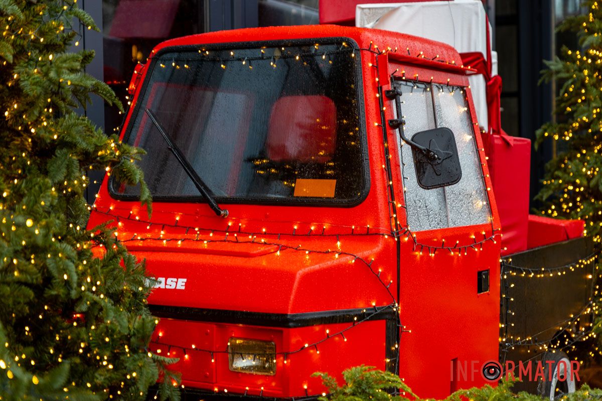 Авто с подарками на улице Первозвановской Мишки за рулем Volkswagen и грузовик с подарками: где в Днепре сделать праздничные фото 9
