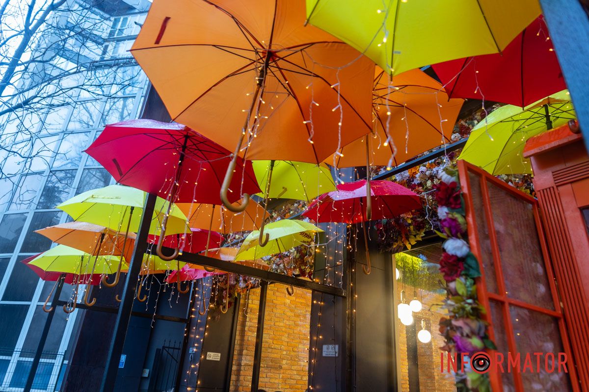 Еще одно заведение на Литейной Мишки за рулем Volkswagen и грузовик с подарками: где в Днепре сделать праздничные фото 17