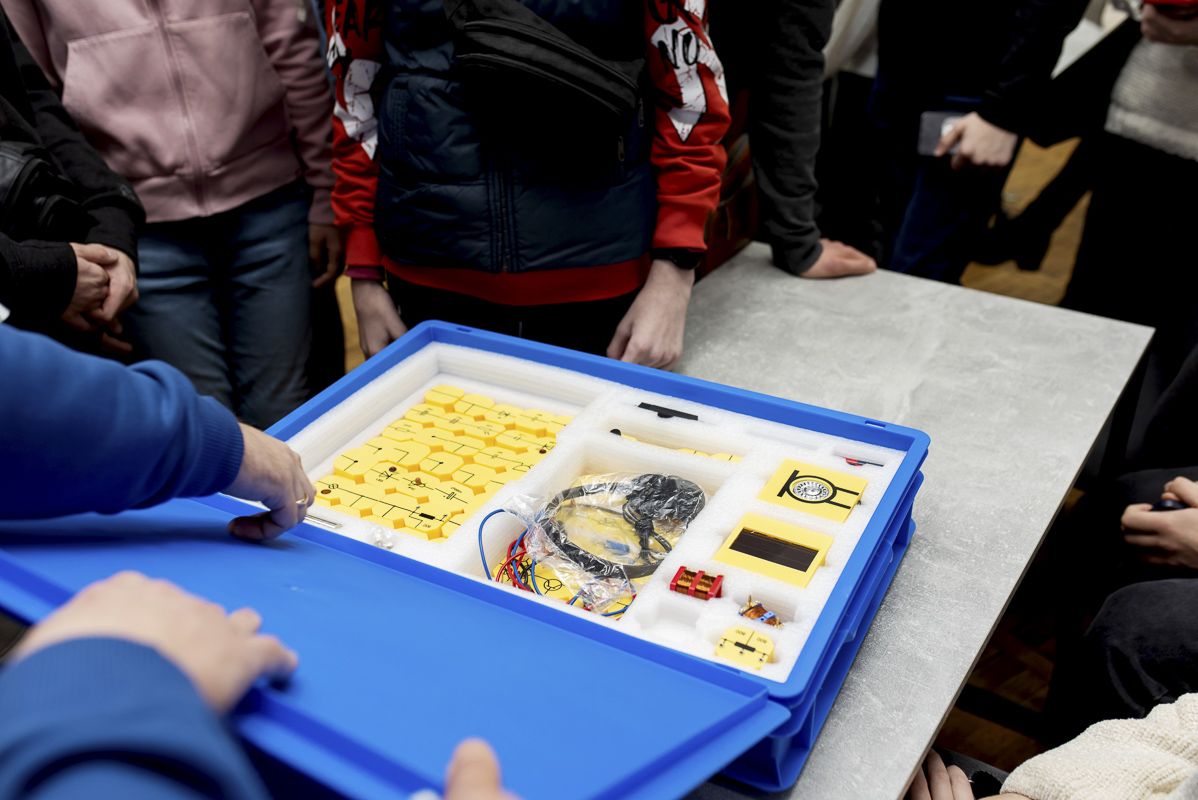 В Днепре стартовала WOW-физика - образовательный проект для старшеклассников от 