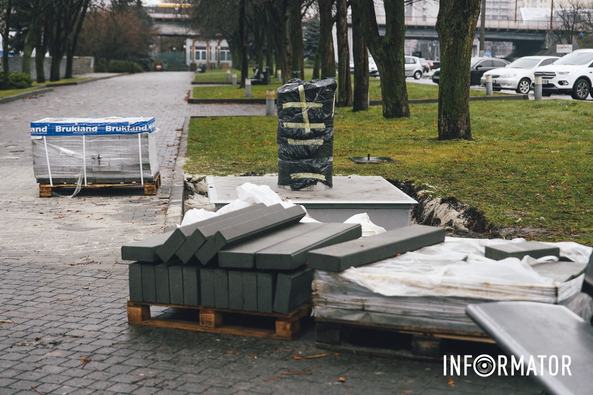 Брусчатка просто лежит на улице