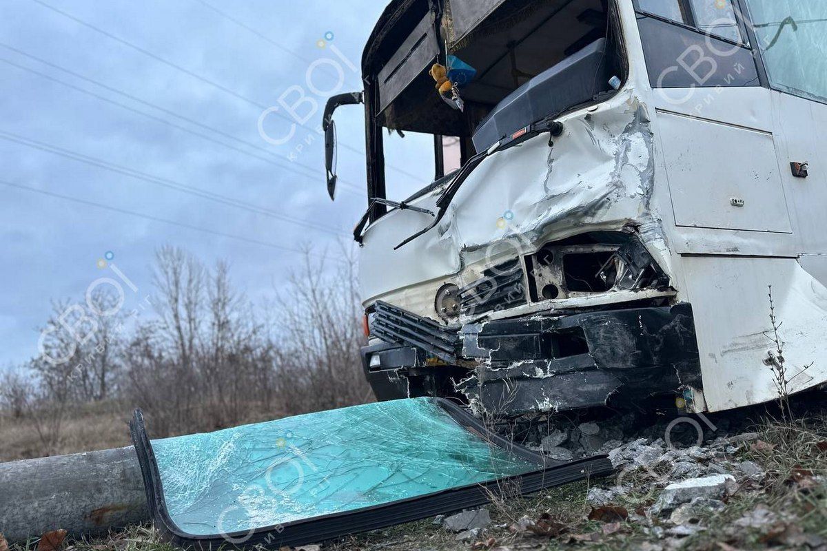 Попередньо, в автобусі були троє людей Попередньо, в автобусі були троє людей