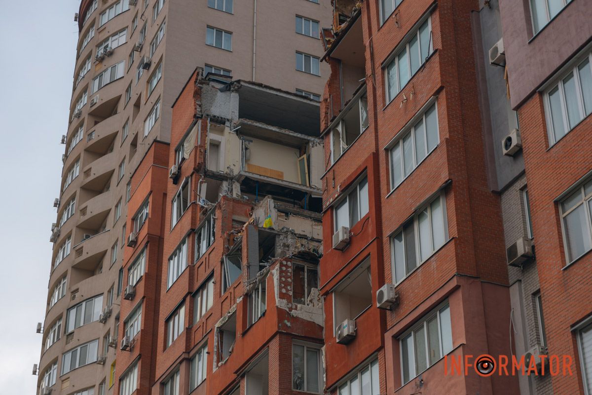 Обвалилась частина будинку: у Дніпрі на Виконкомівській відновлюють багатоповерхівку після прямого влучання ракети 3