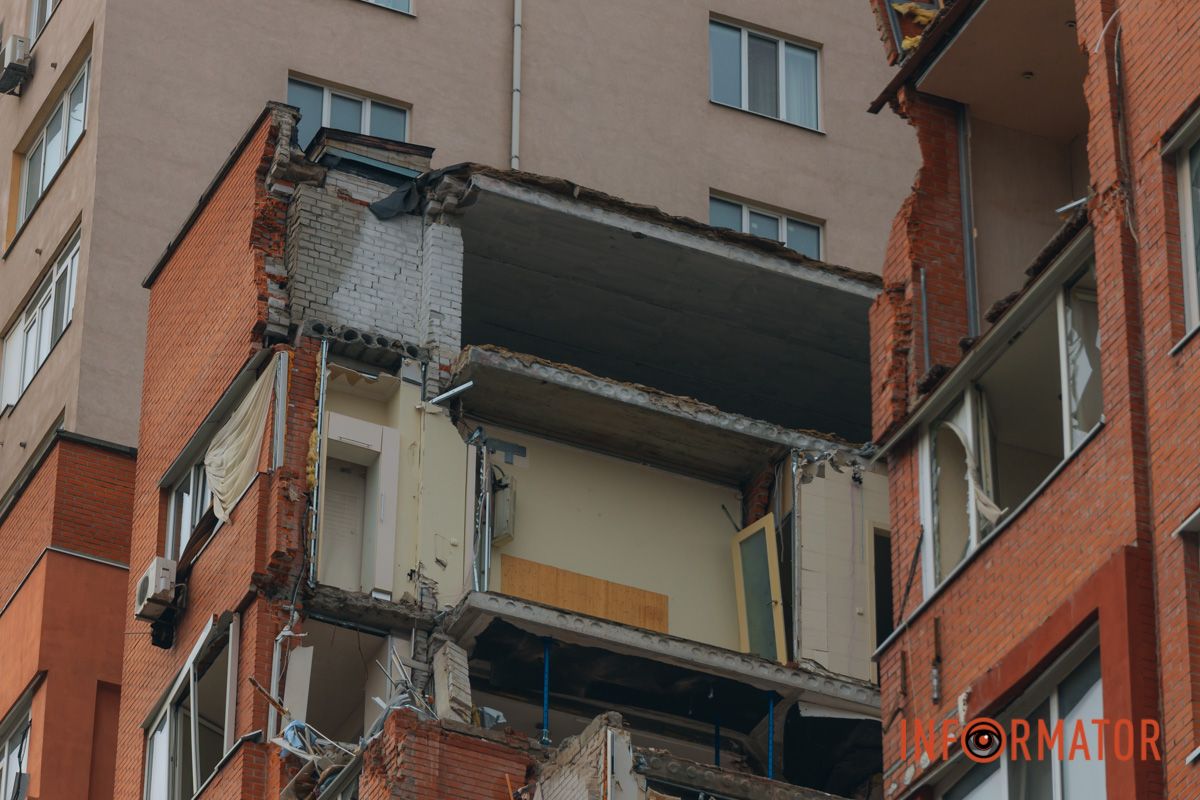 Обвалилась частина будинку: у Дніпрі на Виконкомівській відновлюють багатоповерхівку після прямого влучання ракети 2