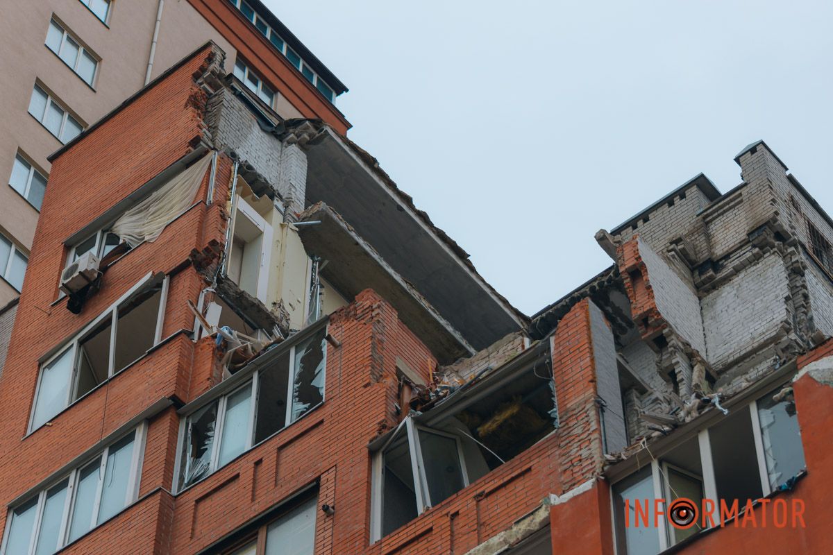 Обвалилась частина будинку: у Дніпрі на Виконкомівській відновлюють багатоповерхівку після прямого влучання ракети 16