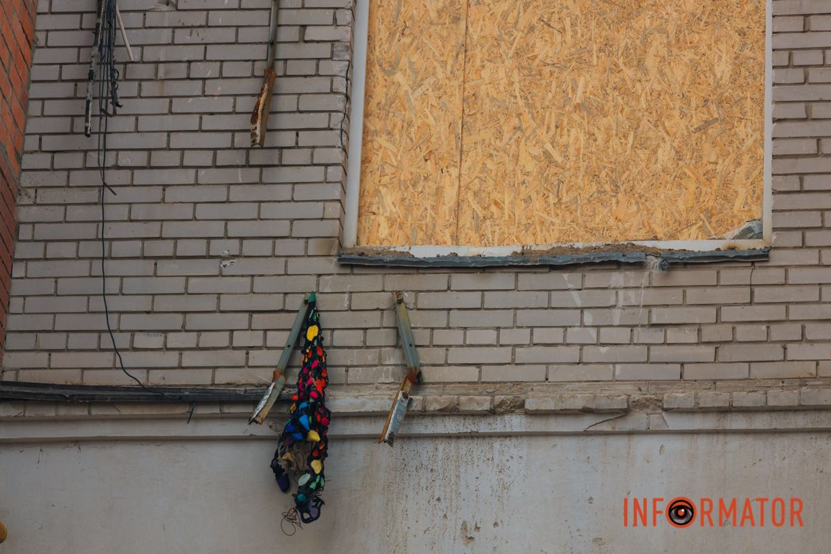 Обвалилась частина будинку: у Дніпрі на Виконкомівській відновлюють багатоповерхівку після прямого влучання ракети 14