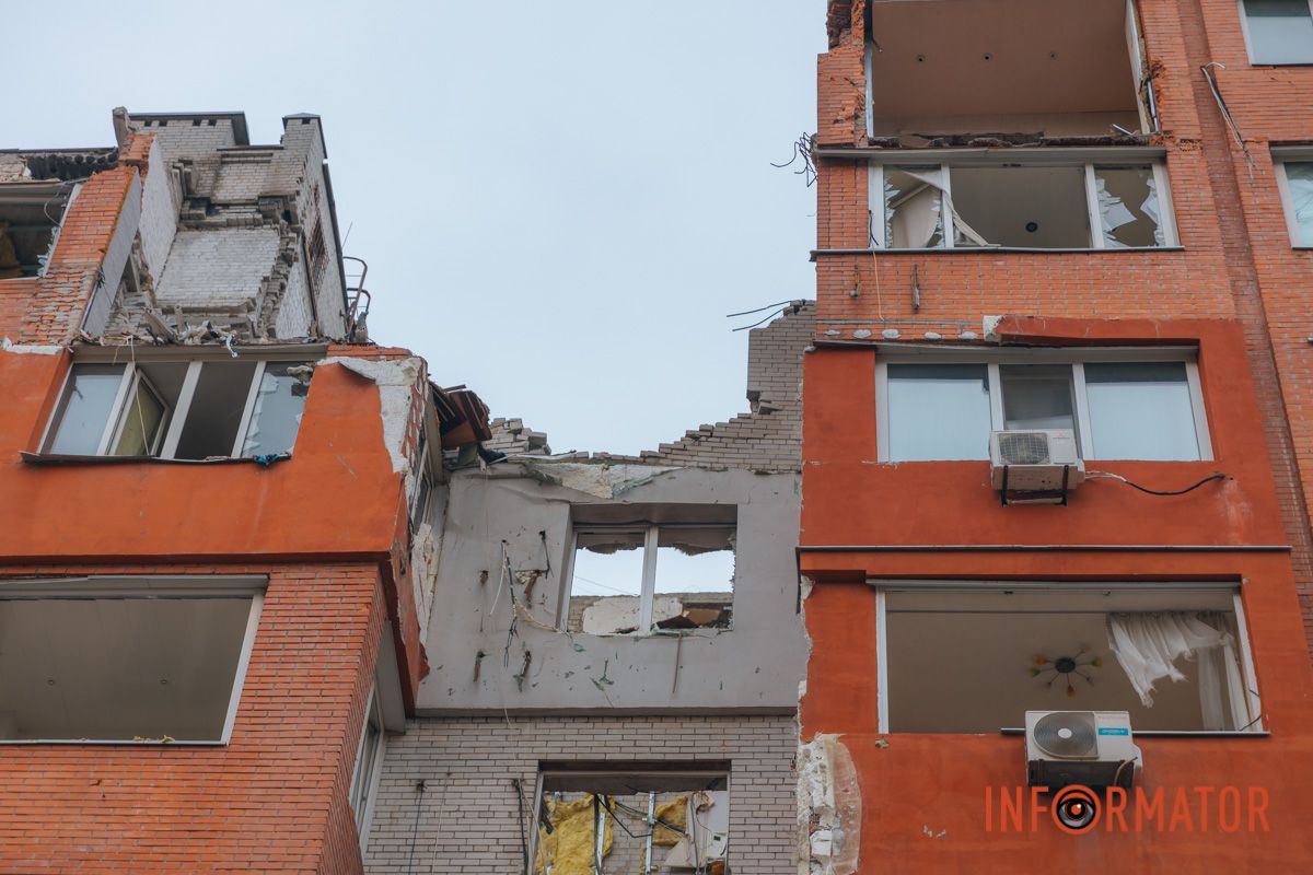 Обвалилась частина будинку: у Дніпрі на Виконкомівській відновлюють багатоповерхівку після прямого влучання ракети 9