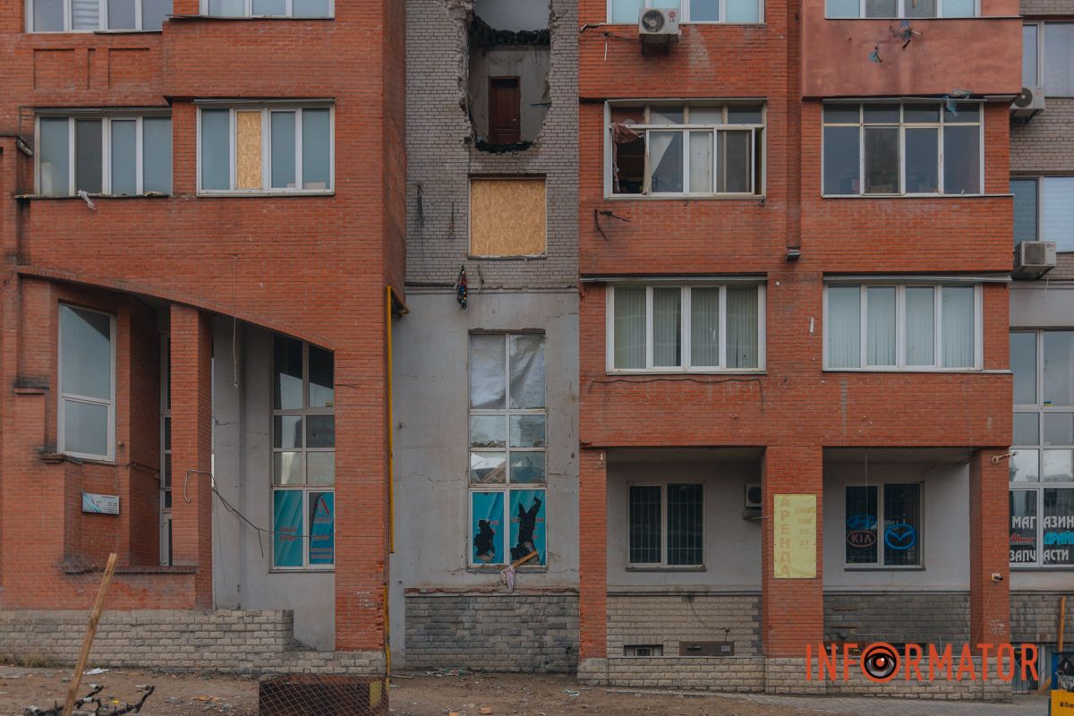 Обвалилась частина будинку: у Дніпрі на Виконкомівській відновлюють багатоповерхівку після прямого влучання ракети 10