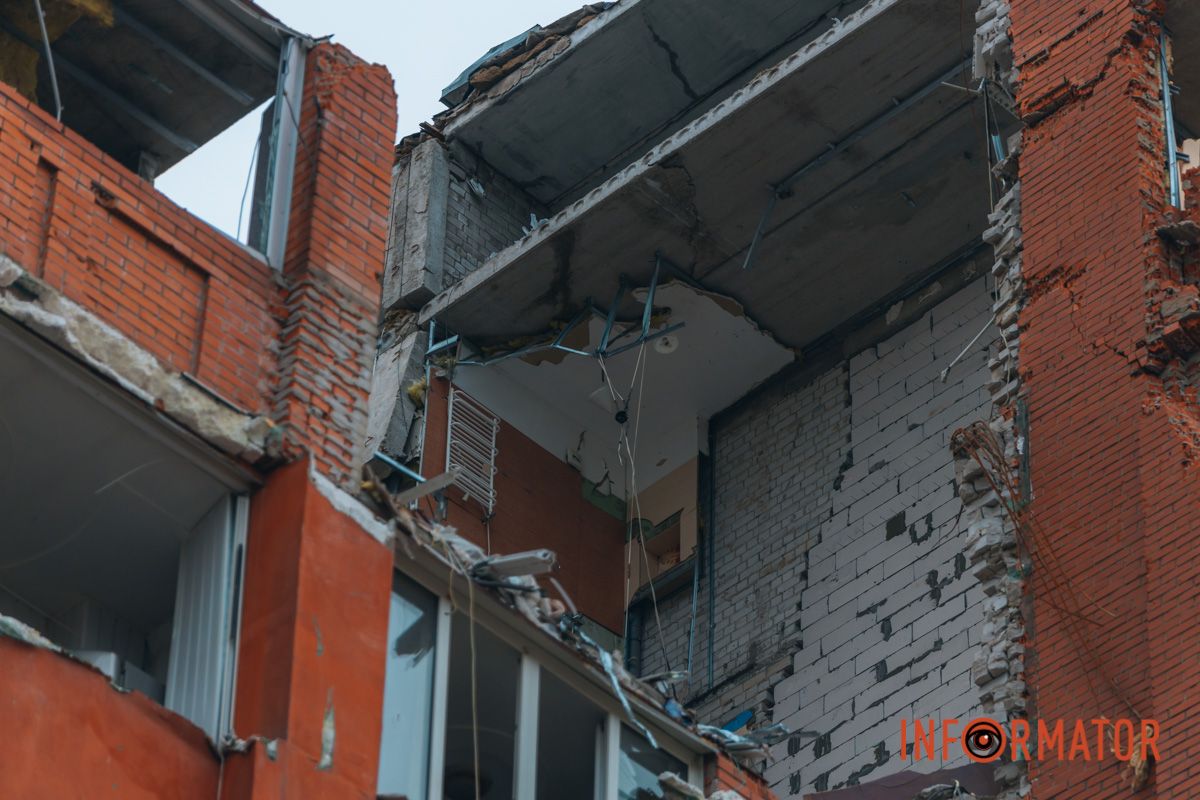 Обвалилась частина будинку: у Дніпрі на Виконкомівській відновлюють багатоповерхівку після прямого влучання ракети 12