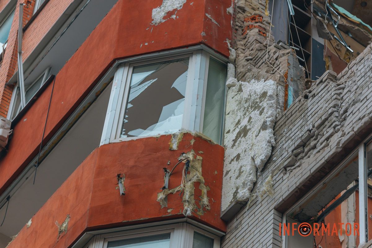 Обвалилась частина будинку: у Дніпрі на Виконкомівській відновлюють багатоповерхівку після прямого влучання ракети 13