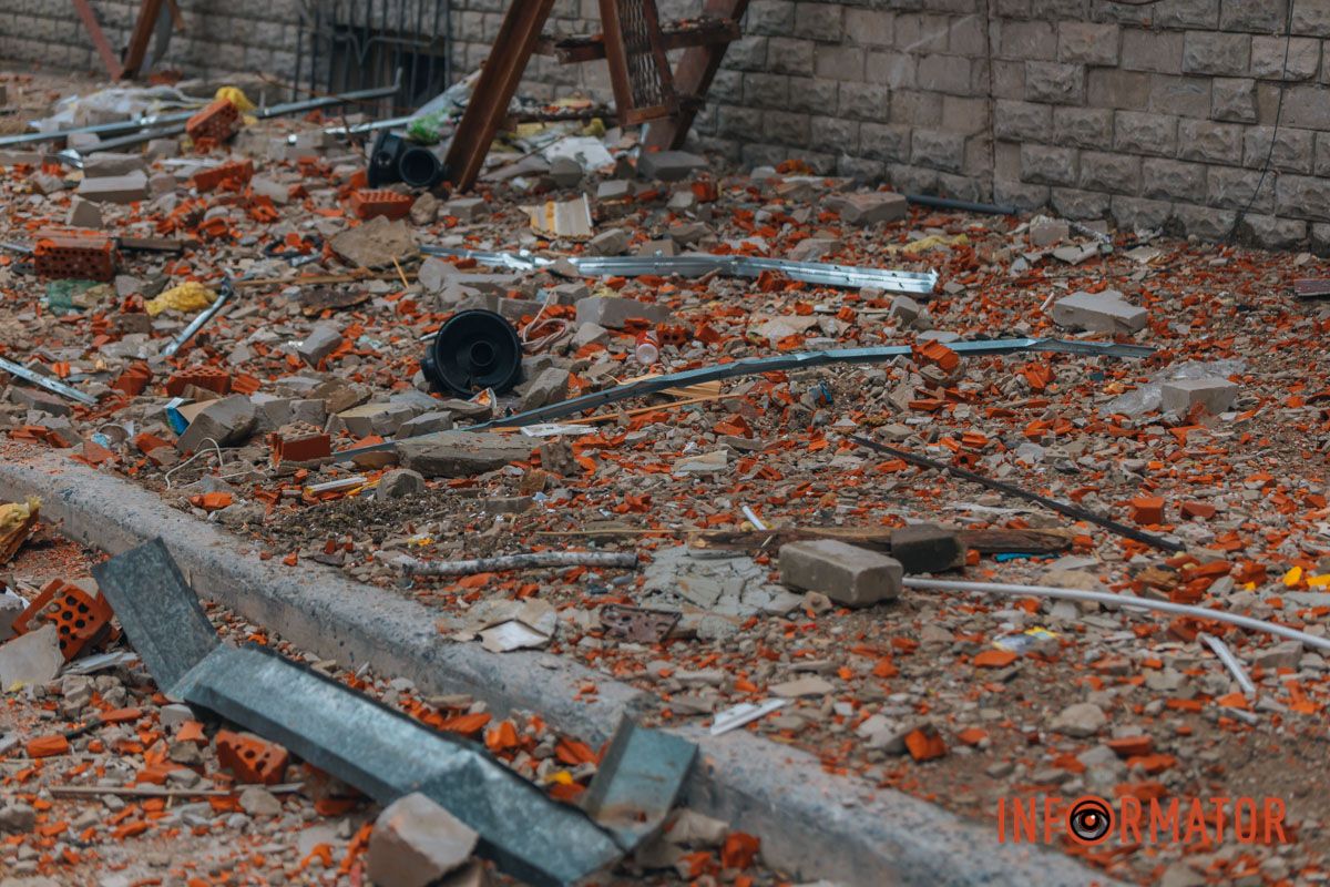 Обвалилась частина будинку: у Дніпрі на Виконкомівській відновлюють багатоповерхівку після прямого влучання ракети 8