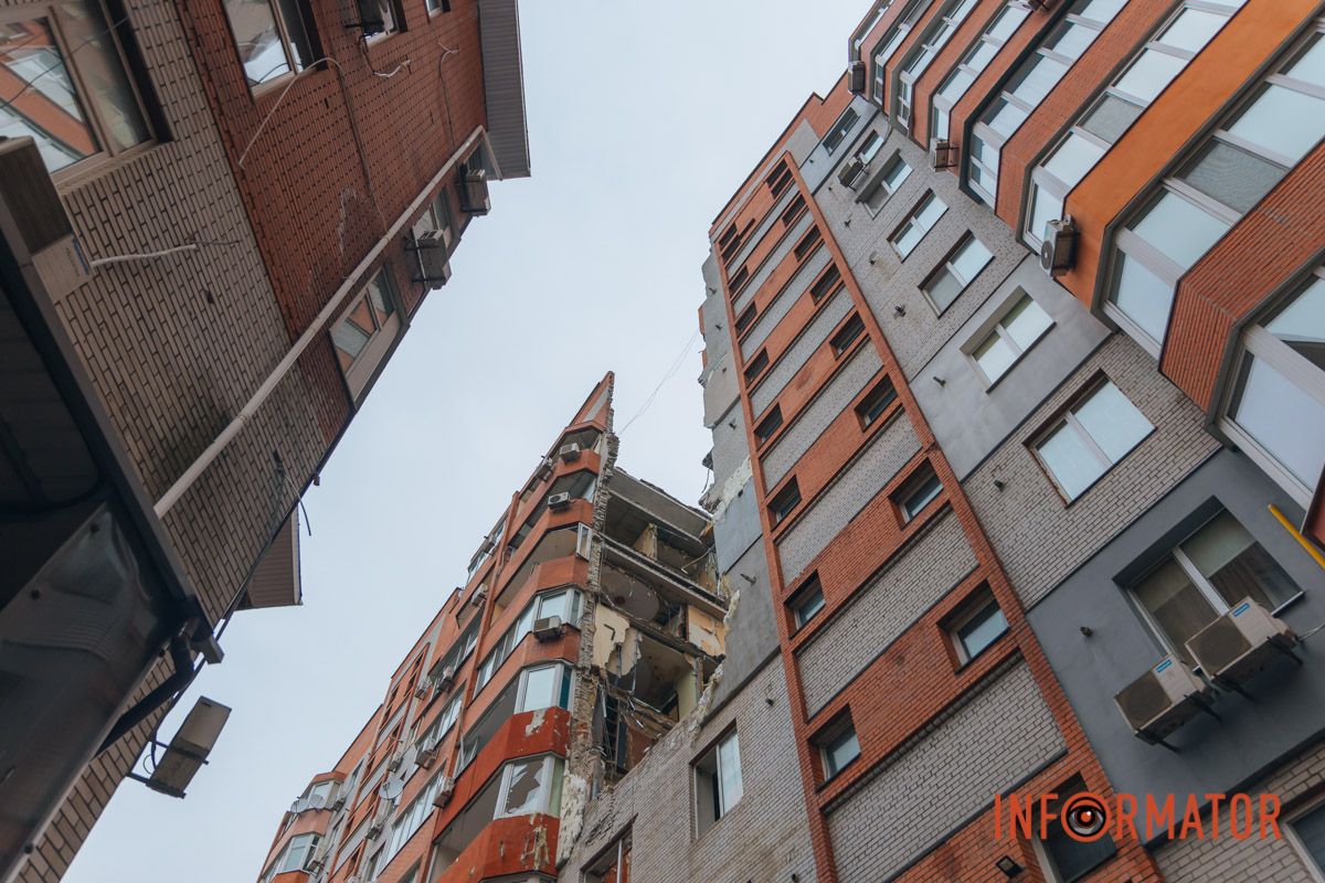 Обвалилась частина будинку: у Дніпрі на Виконкомівській відновлюють багатоповерхівку після прямого влучання ракети 7