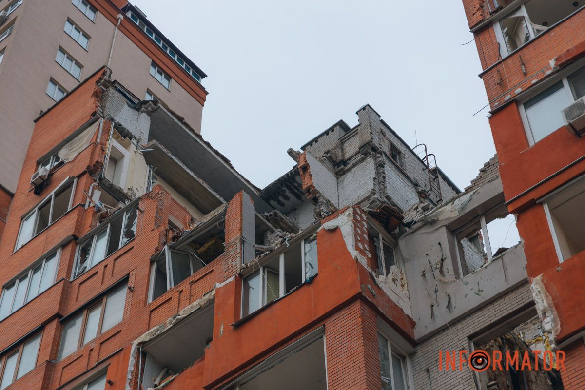 Обвалилась частина будинку: у Дніпрі на Виконкомівській відновлюють багатоповерхівку після прямого влучання ракети 4