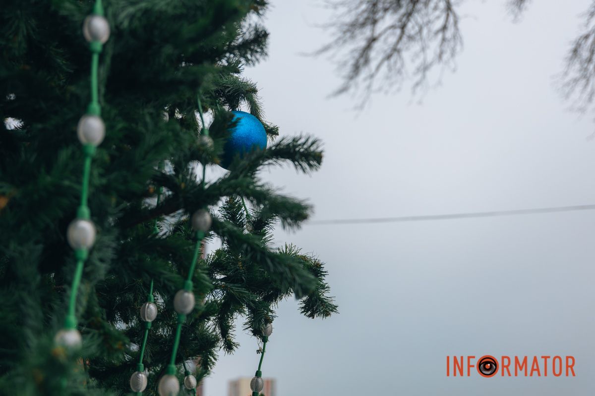 Вечером должны включить гирлянду