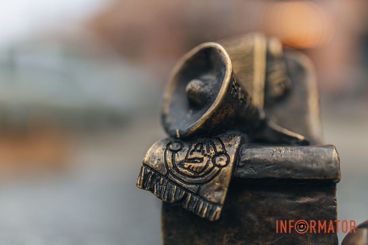  серпня 2024 року цю фігурку поцупили й на її місці вже з’явилася нова