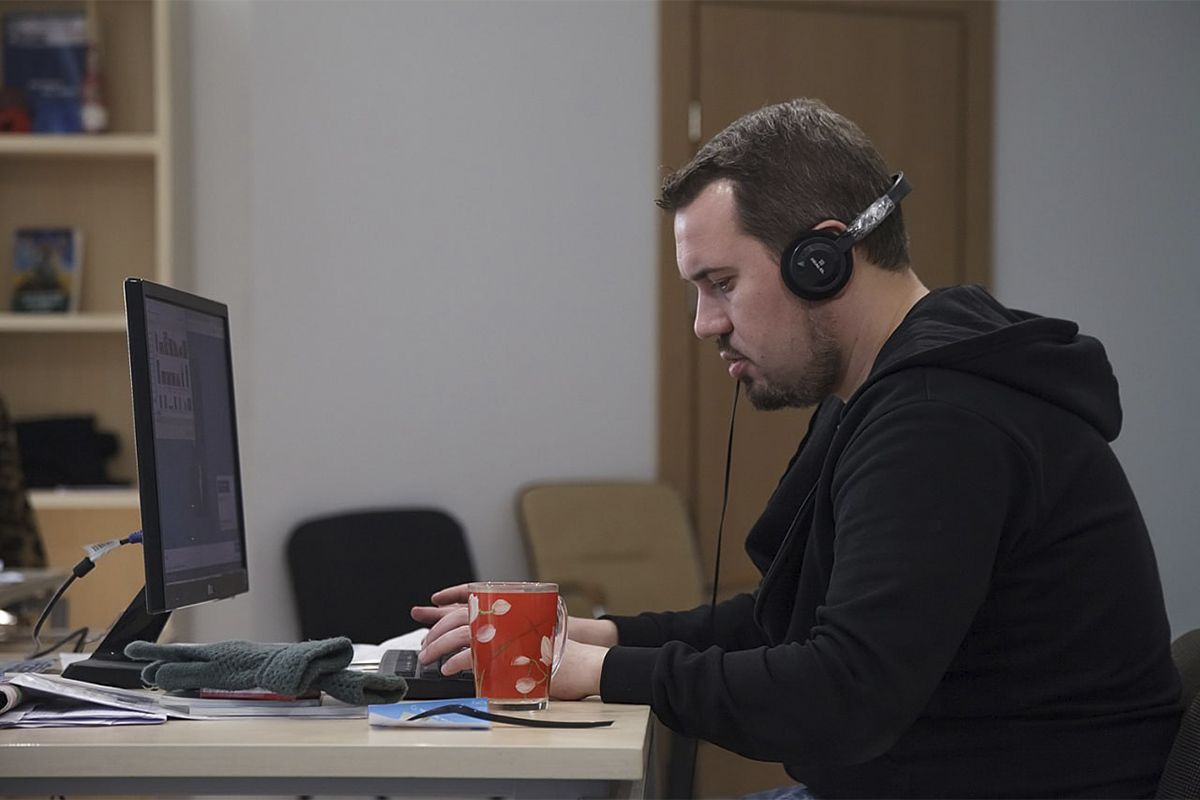 Андий при работе над материалом Андий при работе над материалом