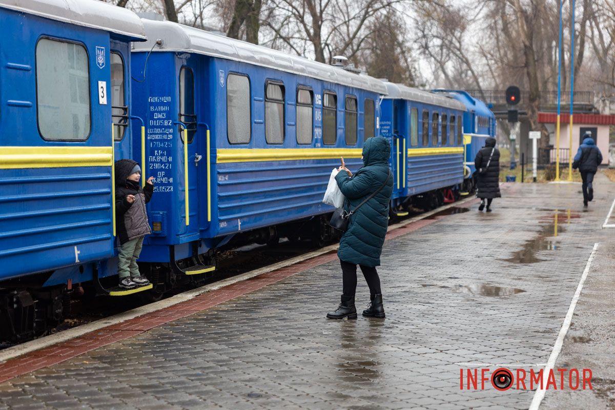 Детская железная дорога уже работает В Днепре в парке Глобы заработала детская железная дорога: сколько продлится зимний сезон 11