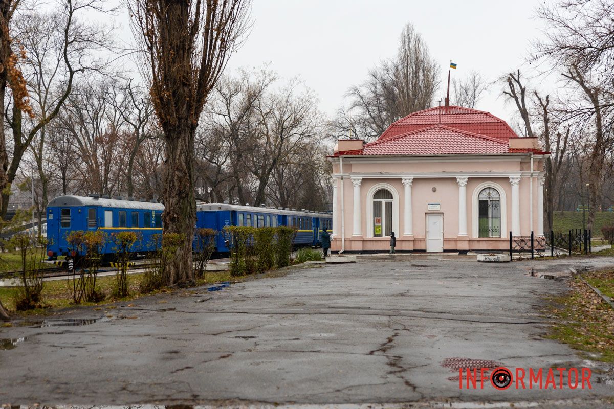 21 декабря Днепровская детская железная дорога открыла 81 сезон зимних перевозок В Днепре в парке Глобы заработала детская железная дорога: сколько продлится зимний сезон 1