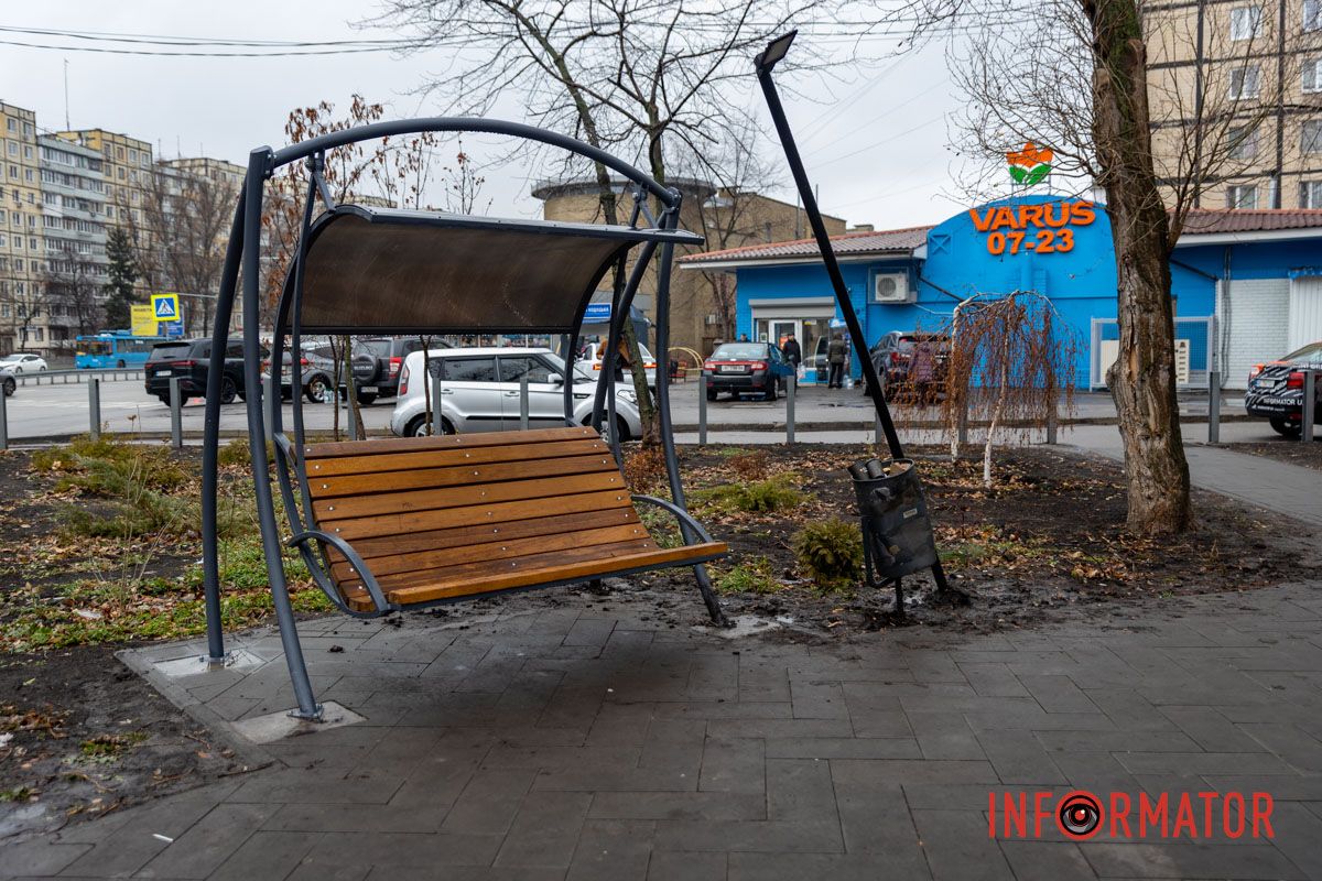 Люди обеспокоены и надеются, что посетители сквера ответственнее будут относиться к общественным местам