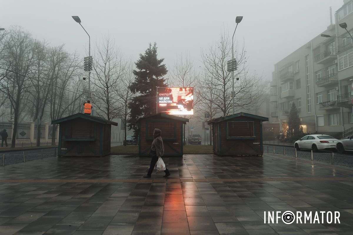 Установили деревянные торговые киоски