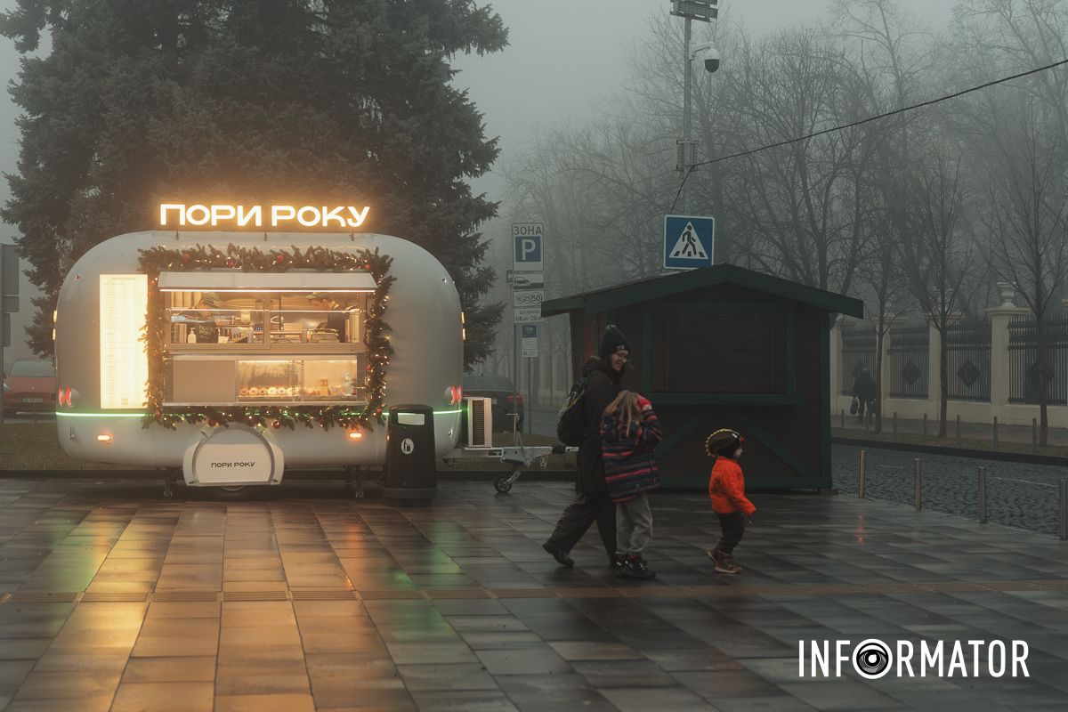 Недавно территорию на улице Яворницкого украсили к Новому году