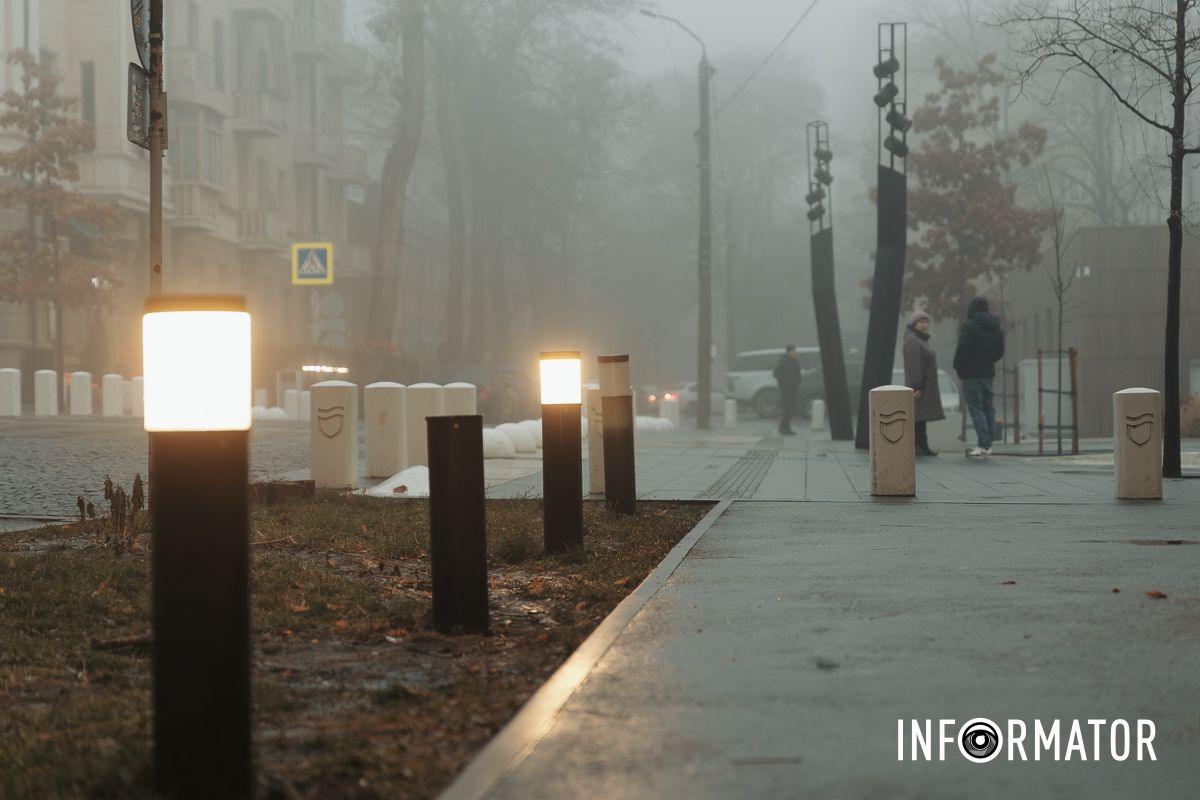 Город спрятался в густой дымке: Днепр накрыл непроглядный туман 19