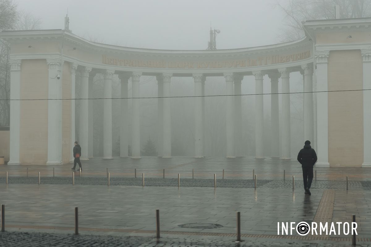 Город спрятался в густой дымке: Днепр накрыл непроглядный туман 6