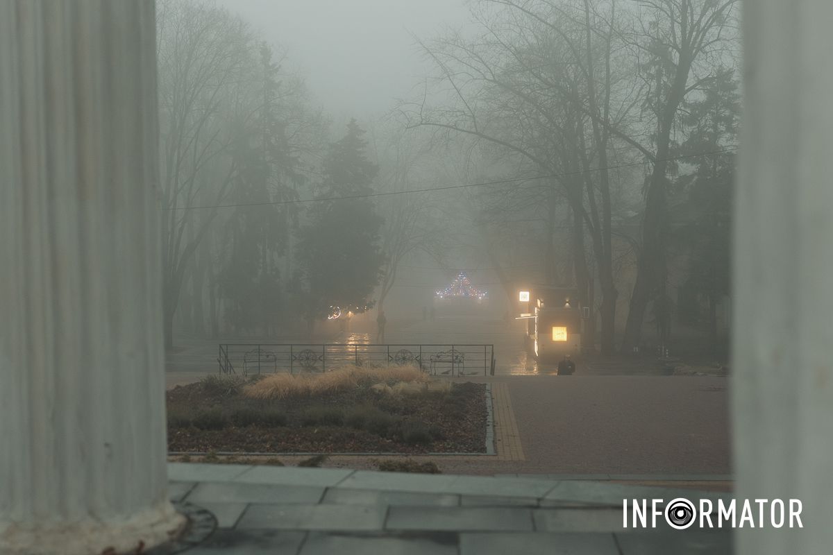 Город спрятался в густой дымке: Днепр накрыл непроглядный туман 5