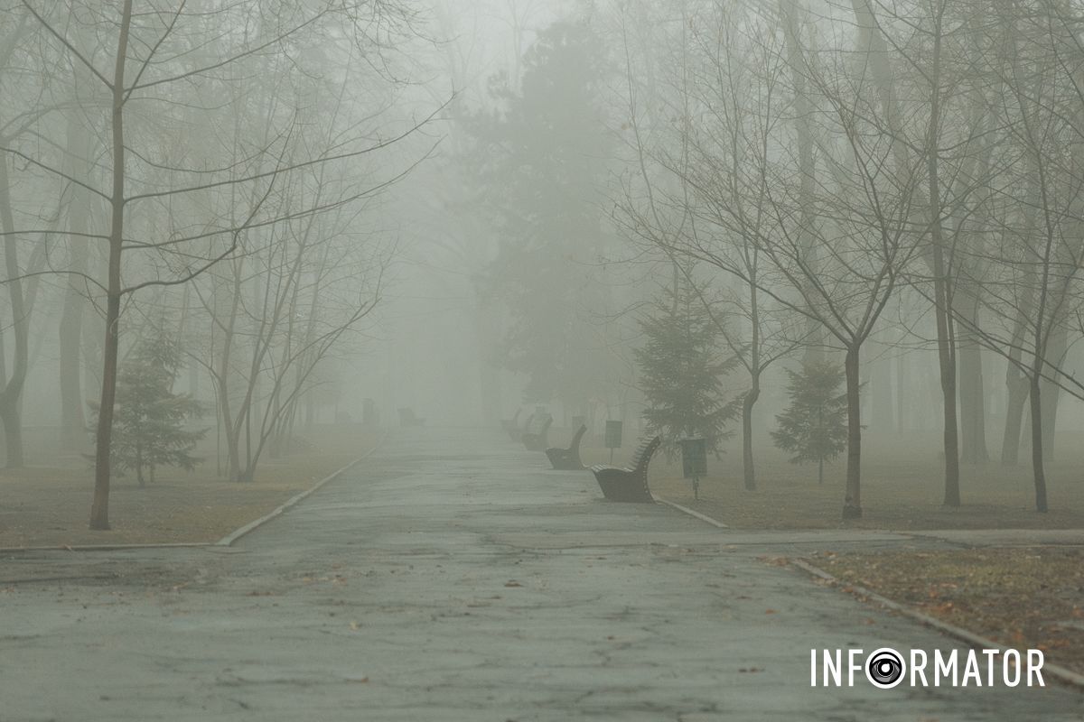 Город спрятался в густой дымке: Днепр накрыл непроглядный туман 4