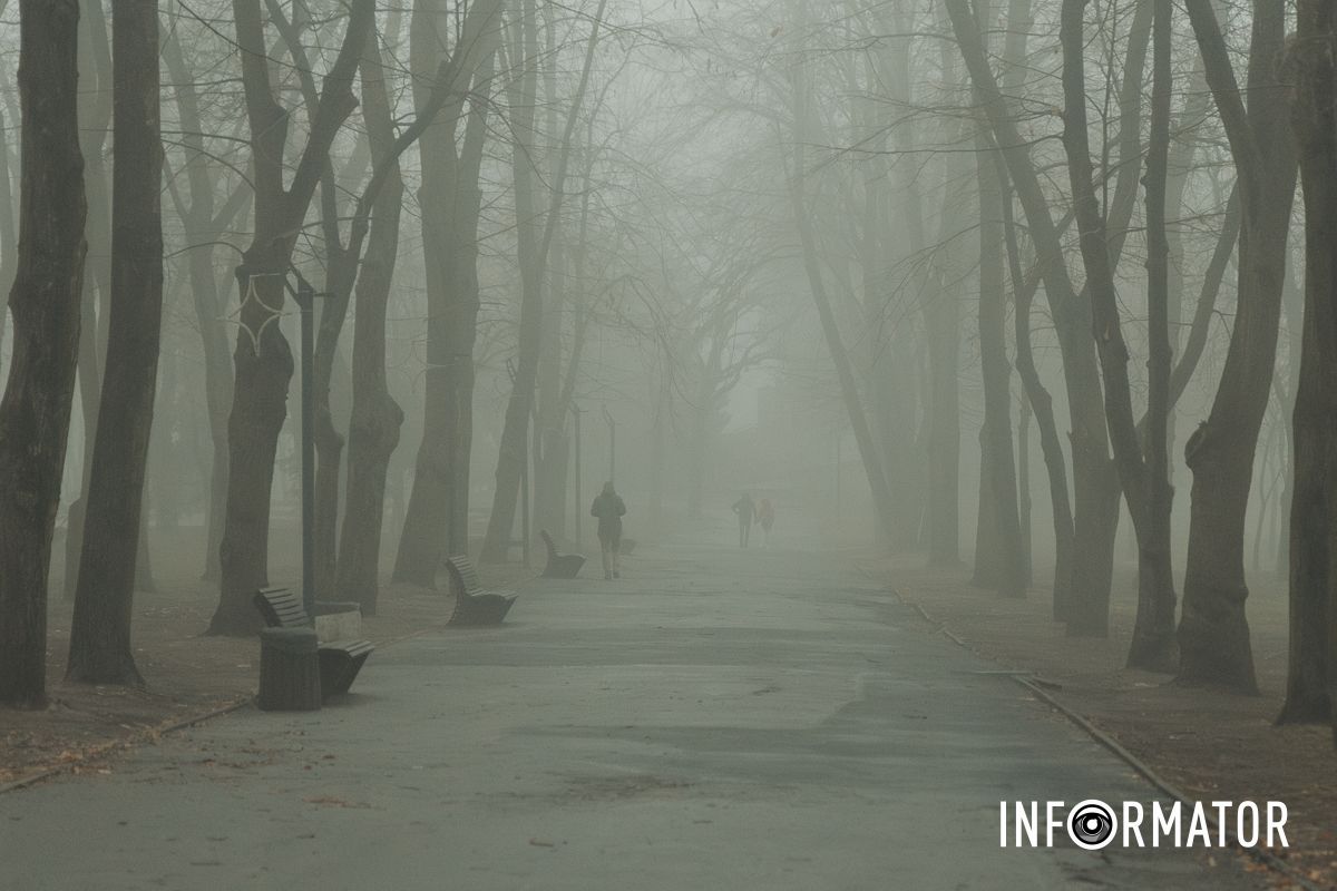 Город спрятался в густой дымке: Днепр накрыл непроглядный туман 8