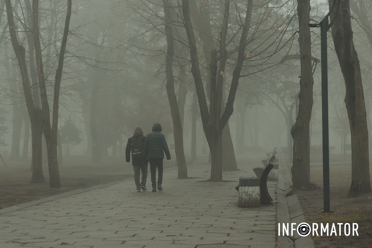 Город спрятался в густой дымке: Днепр накрыл непроглядный туман 9
