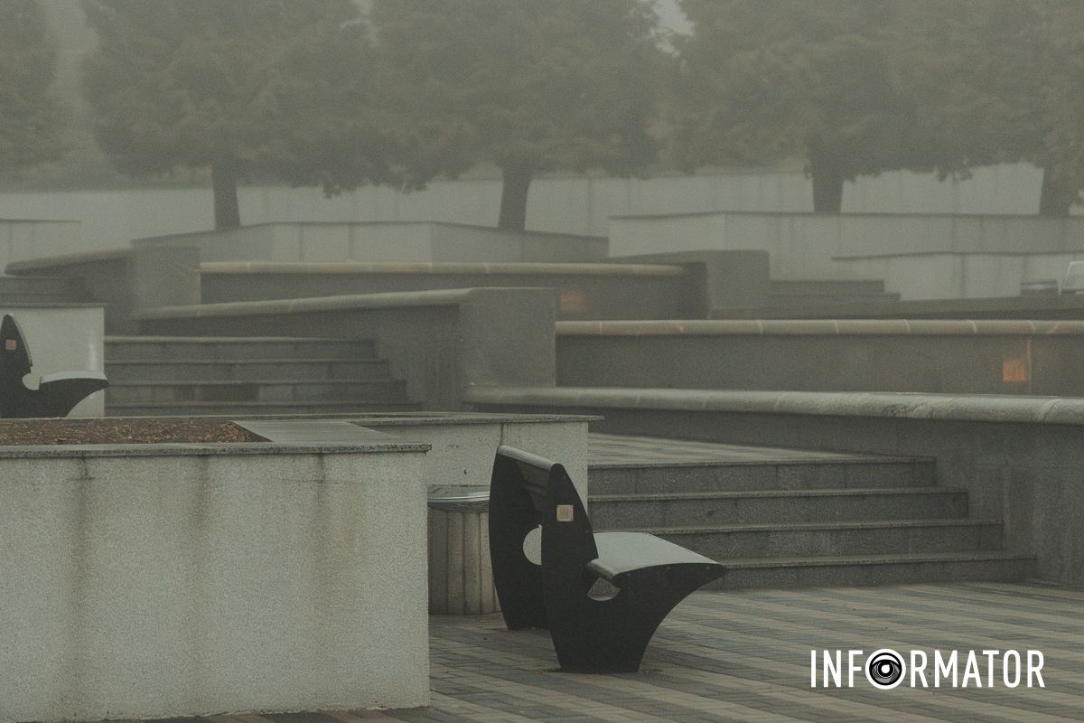 Город спрятался в густой дымке: Днепр накрыл непроглядный туман 12