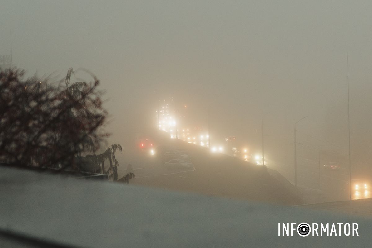 Город спрятался в густой дымке: Днепр накрыл непроглядный туман 15