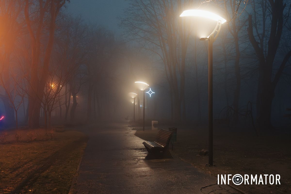 Город спрятался в густой дымке: Днепр накрыл непроглядный туман 24