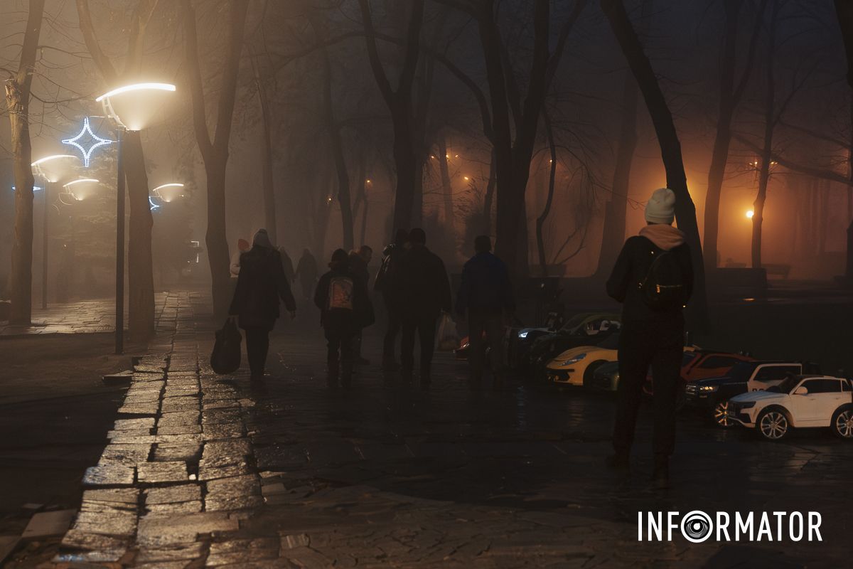 Город спрятался в густой дымке: Днепр накрыл непроглядный туман 23